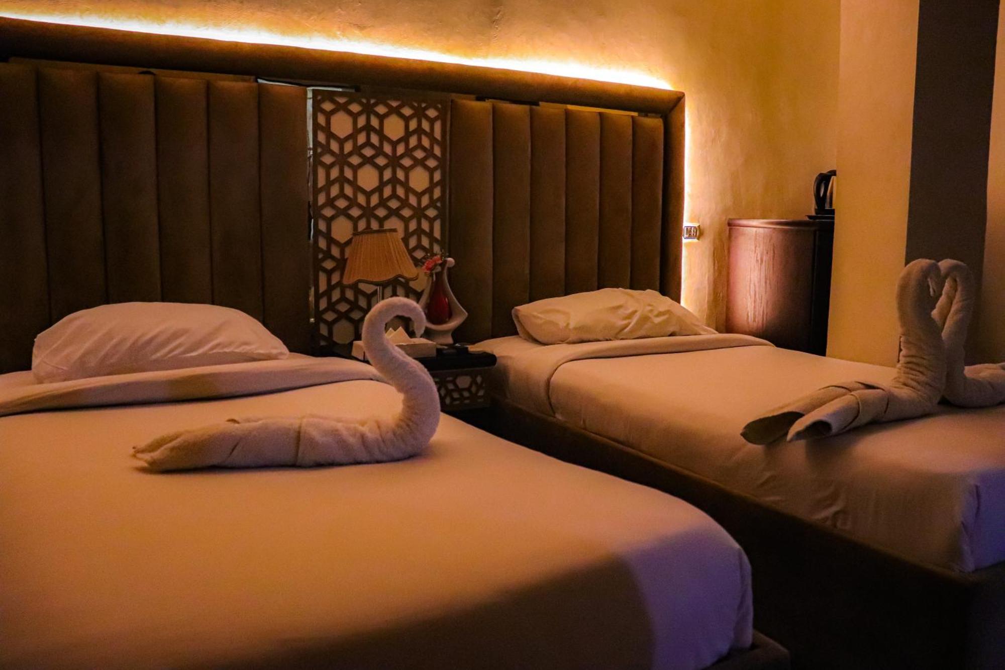 Golden Pyramids Inn Kafret el-Gabal Eksteriør bilde