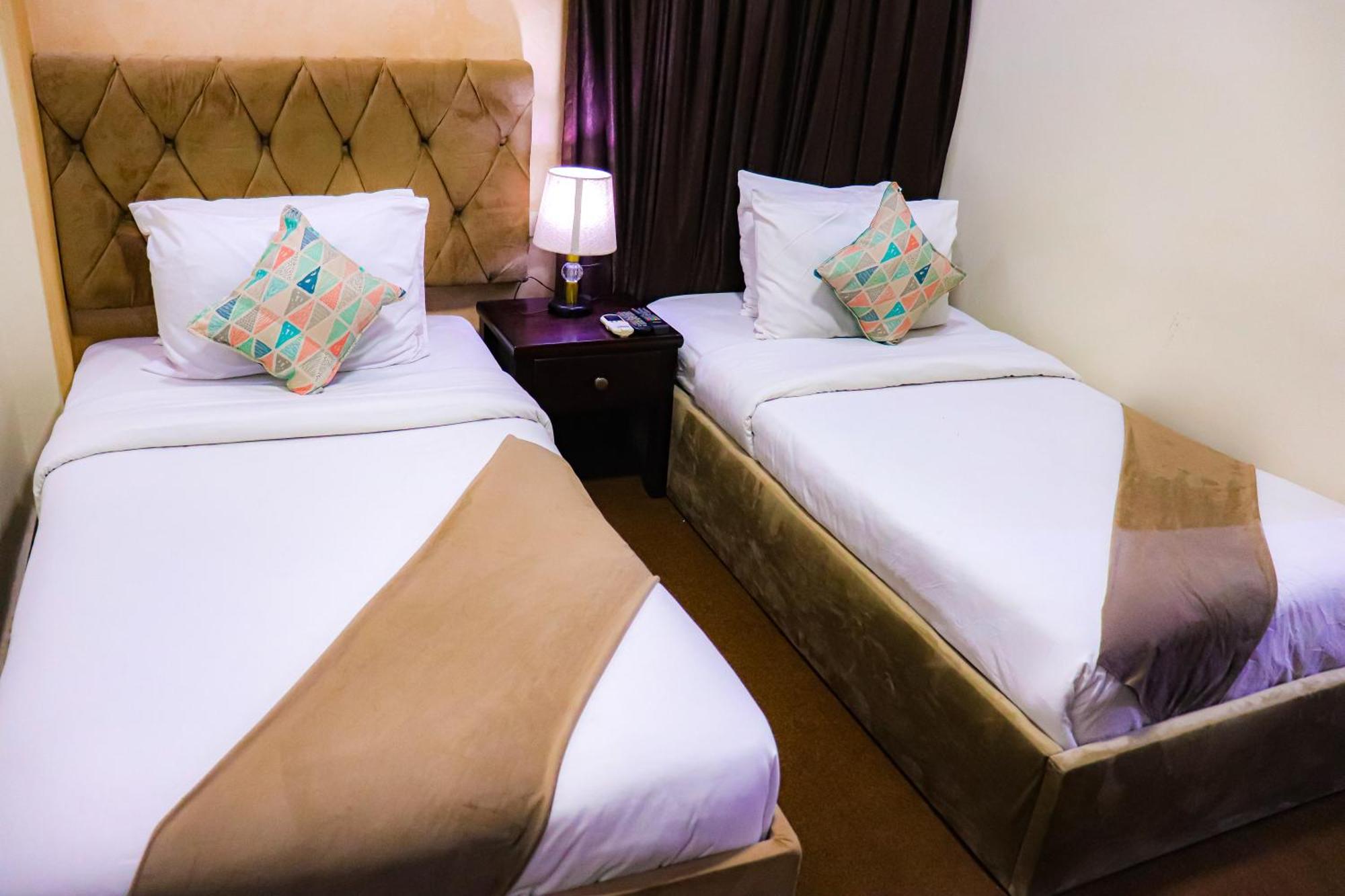 Golden Pyramids Inn Kafret el-Gabal Eksteriør bilde