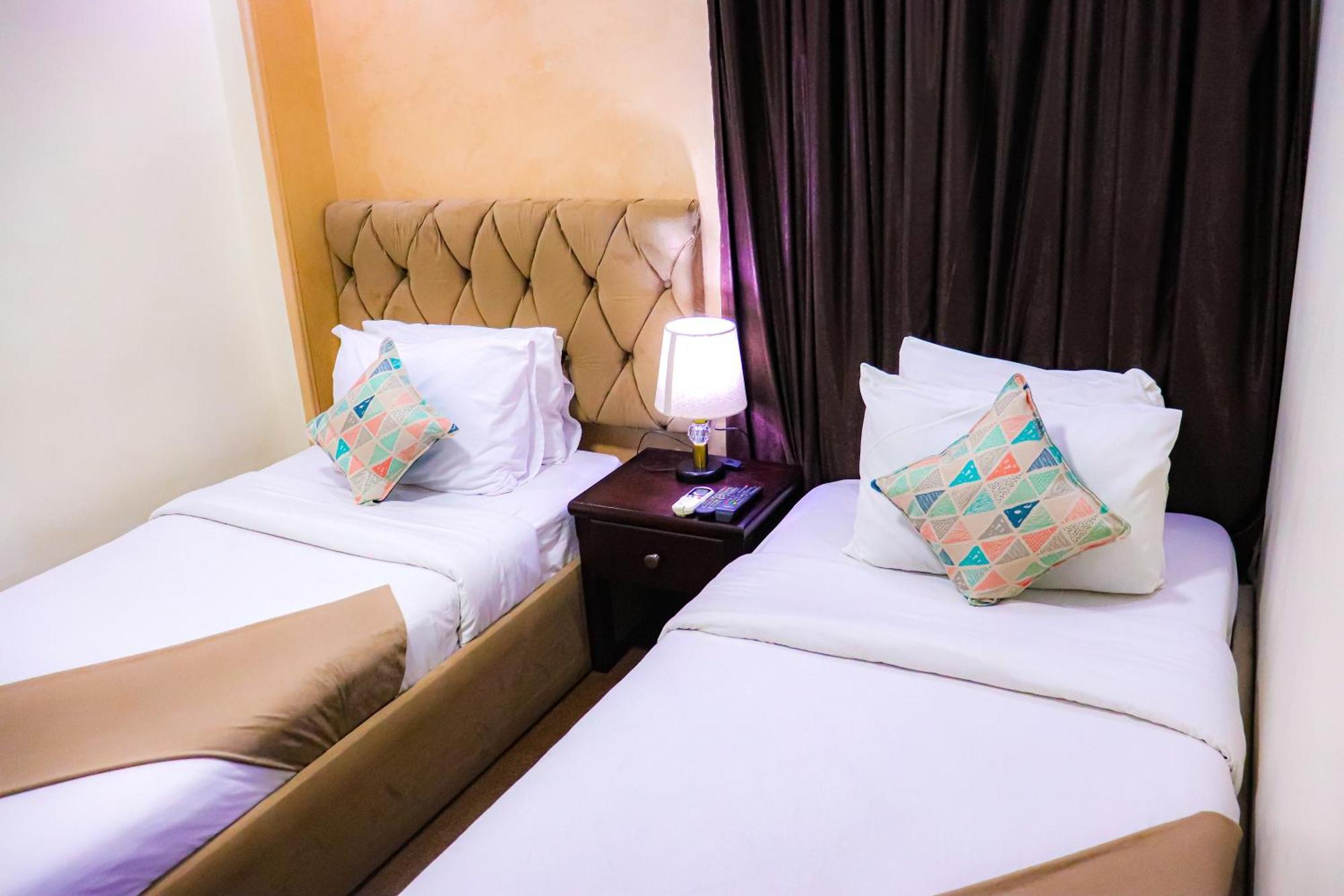 Golden Pyramids Inn Kafret el-Gabal Eksteriør bilde